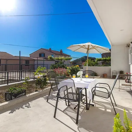 Mila 公寓 希贝尼克